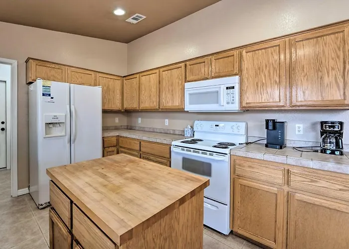5 Mi To & Marina: Havasu Getaway! Holiday home Lake Havasu City