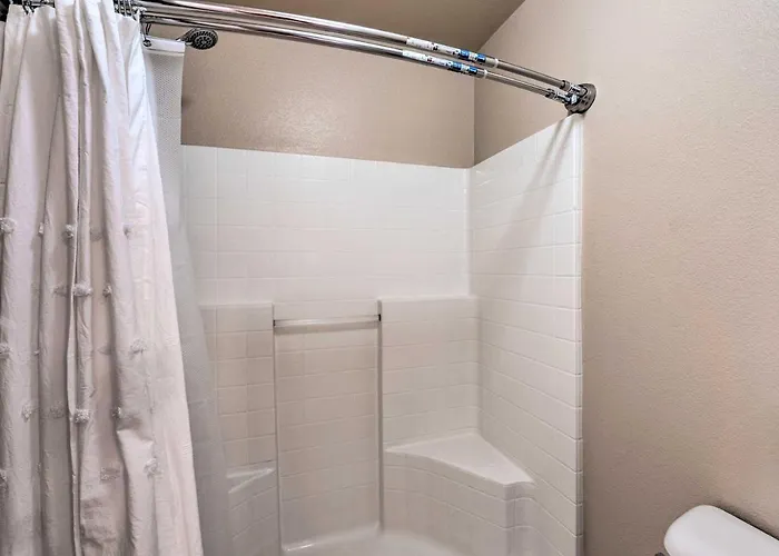 5 Mi To & Marina: Havasu Getaway! Holiday home